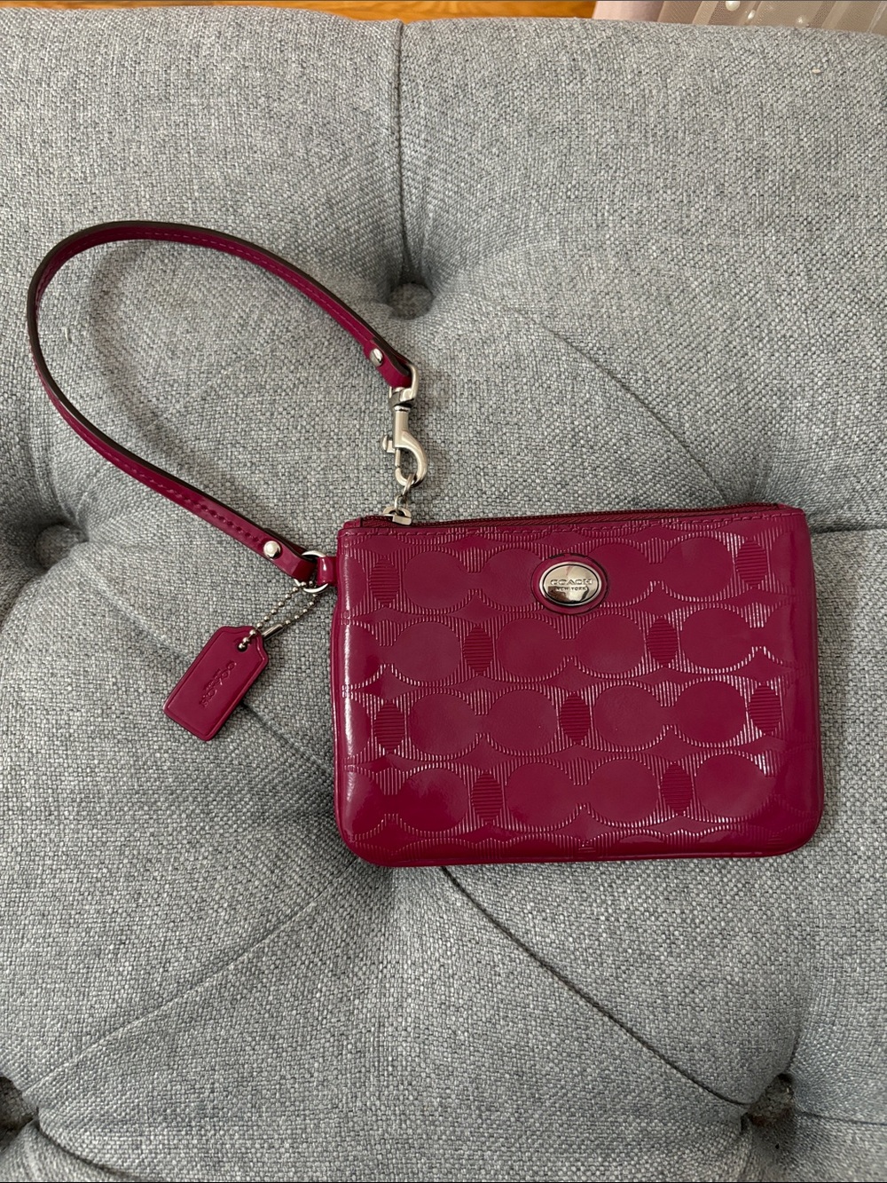 Coach Corner Zip Wristlet in Signature Patent Leather Raspberry Purple *Vintage*